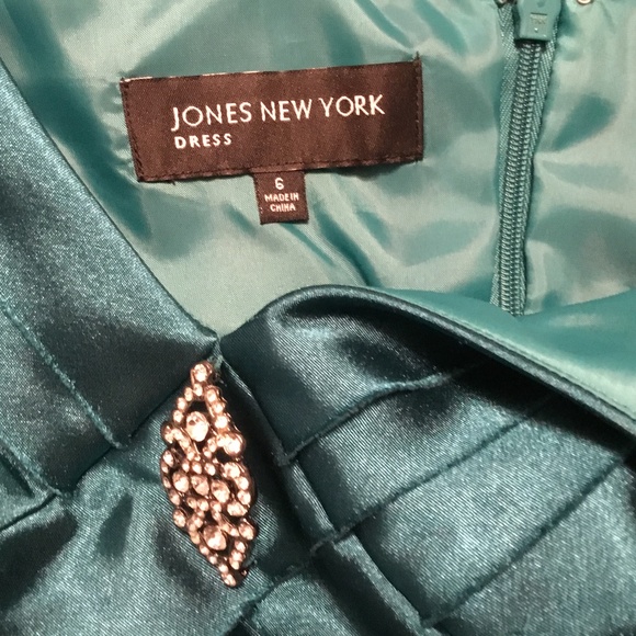 Jones New York Dresses & Skirts - Teal satin ruffled cocktail dress